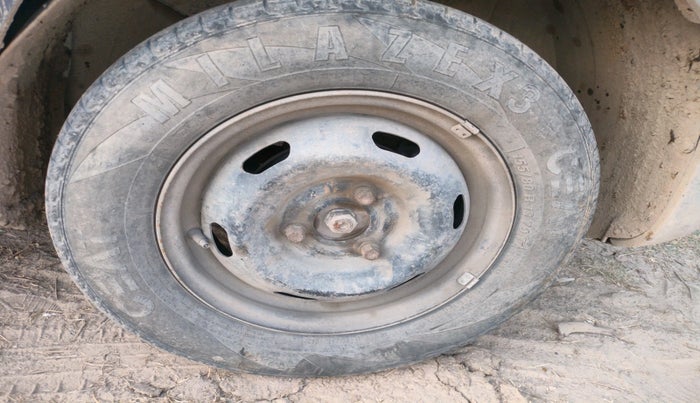 2015 Renault Kwid RXL, Petrol, Manual, 1,00,041 km, tyre