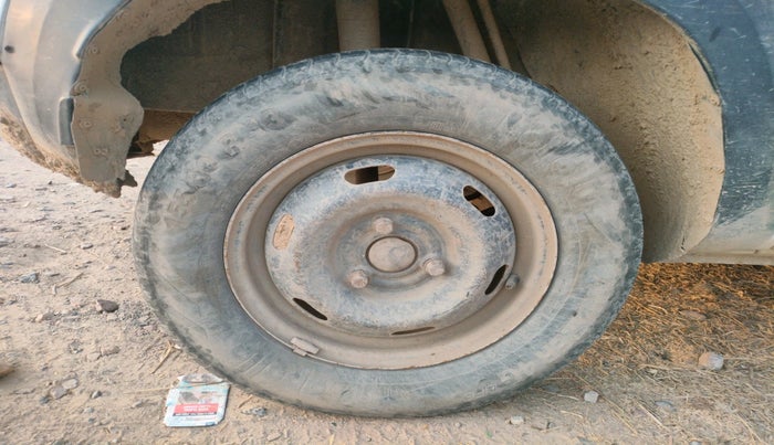 2015 Renault Kwid RXL, Petrol, Manual, 1,00,041 km, tyre