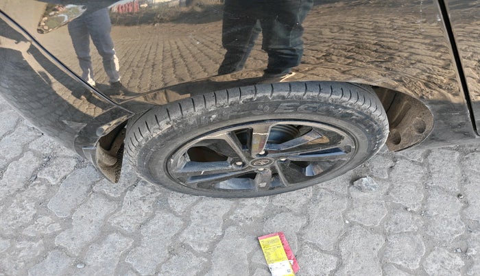 2024 Tata ALTROZ XZ Plus (S) Dark Edition, Petrol, Manual, 38,203 km, tyre