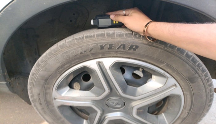 2018 Tata NEXON XM PETROL, Petrol, Manual, 66,196 km, tyre