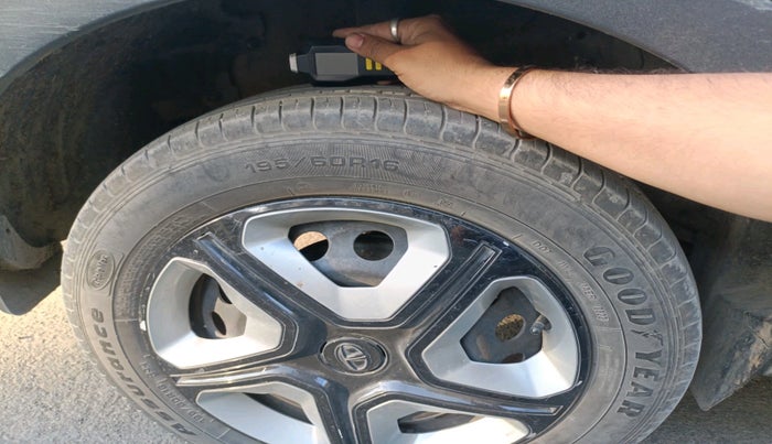 2018 Tata NEXON XM PETROL, Petrol, Manual, 66,196 km, tyre