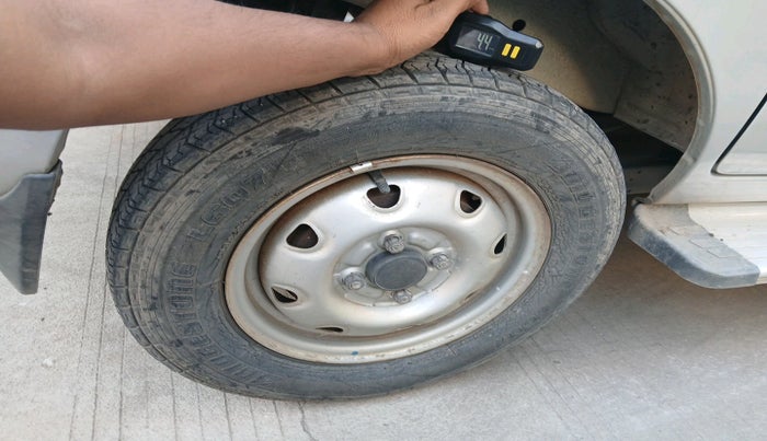 2011 Maruti Eeco 7 STR, Petrol, Manual, 27,035 km, tyre