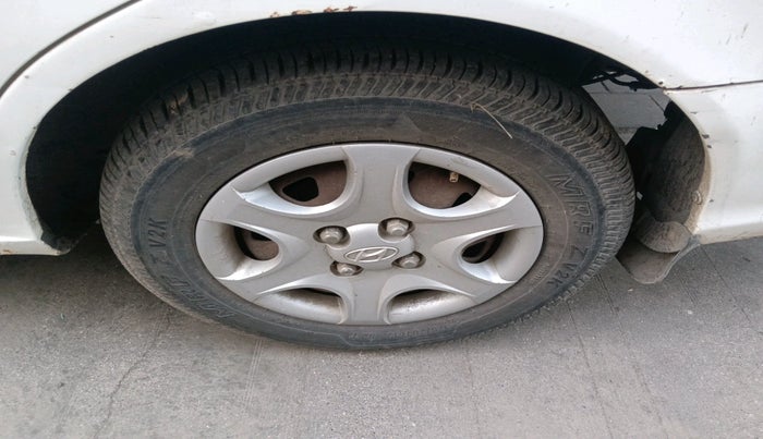 2011 Hyundai Accent GLE, Petrol, Manual, 1,51,272 km, tyre