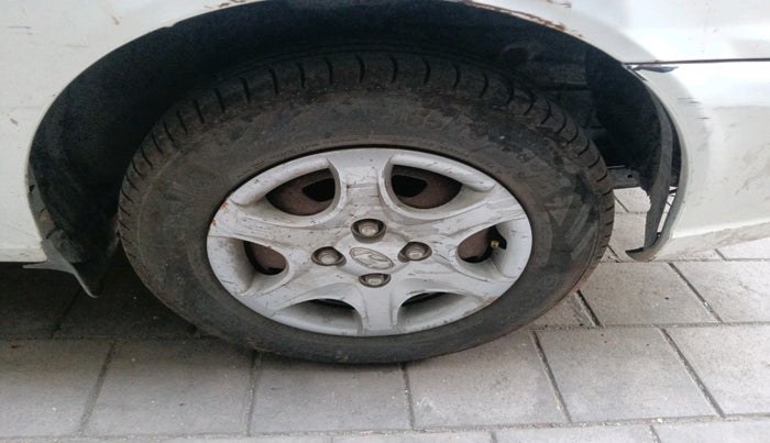 2011 Hyundai Accent GLE, Petrol, Manual, 1,51,272 km, tyre