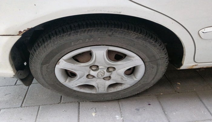 2011 Hyundai Accent GLE, Petrol, Manual, 1,51,272 km, tyre