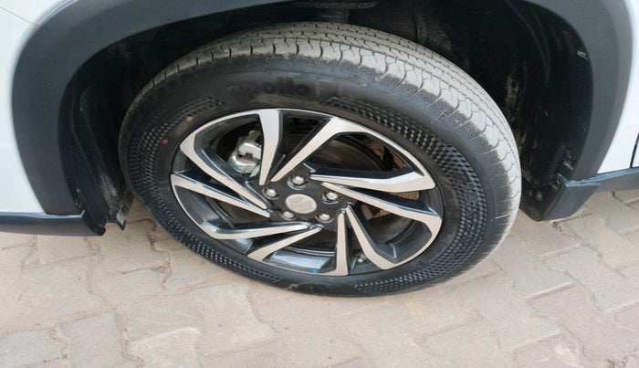 2025 Maruti Grand Vitara DELTA SMART HYBRID AT, Petrol, Automatic, 680 km, tyre