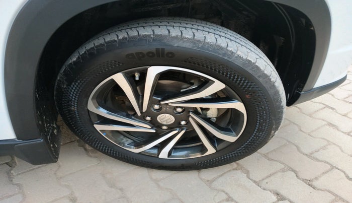 2025 Maruti Grand Vitara DELTA SMART HYBRID AT, Petrol, Automatic, 680 km, tyre