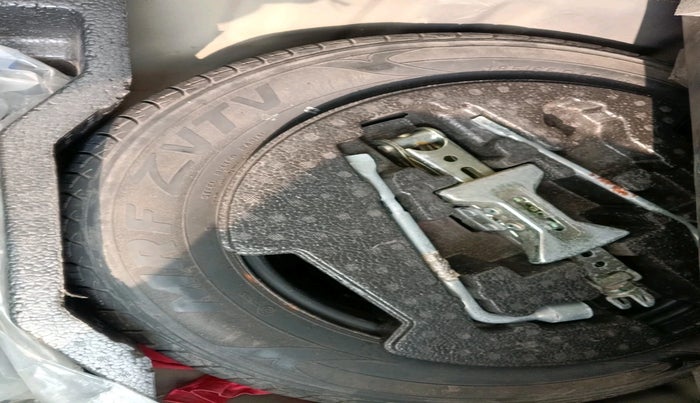 2018 Maruti Ciaz ALPHA 1.5 SHVS PETROL, Petrol, Manual, 55,617 km, tyre