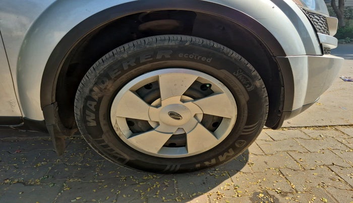 2015 Mahindra XUV500 W6, Diesel, Manual, 1,39,004 km, tyre