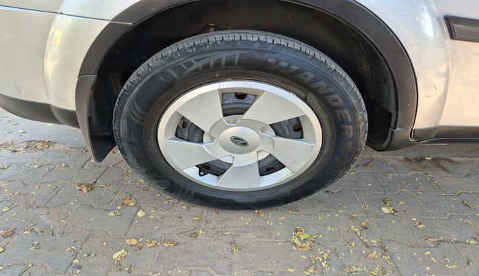 2015 Mahindra XUV500 W6, Diesel, Manual, 1,39,004 km, tyre