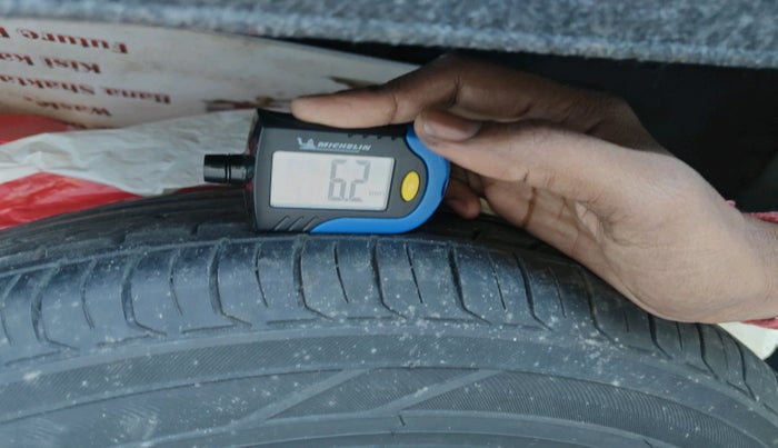 2014 Maruti Celerio VXI CNG, Petrol, Manual, 1,23,521 km, tyre