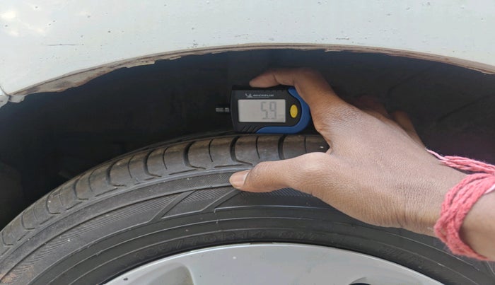 2014 Maruti Celerio VXI CNG, Petrol, Manual, 1,23,521 km, tyre