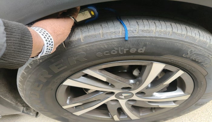 2022 Mahindra XUV700 AX 5 P AT 5 STR, Petrol, Automatic, 47,623 km, tyre