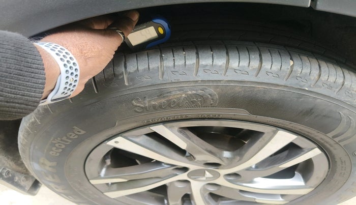 2022 Mahindra XUV700 AX 5 P AT 5 STR, Petrol, Automatic, 47,623 km, tyre