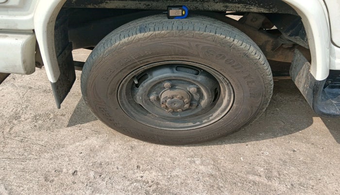 2017 Mahindra Bolero POWER PLUS ZLX, Diesel, Manual, 1,17,120 km, tyre