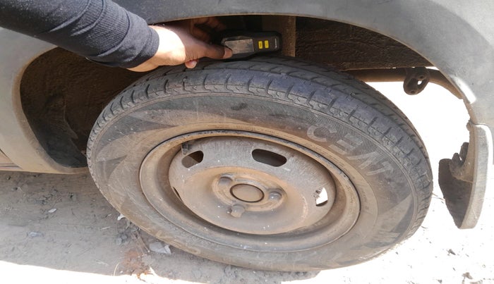 2015 Renault Kwid RXE, Petrol, Manual, 55,955 km, tyre