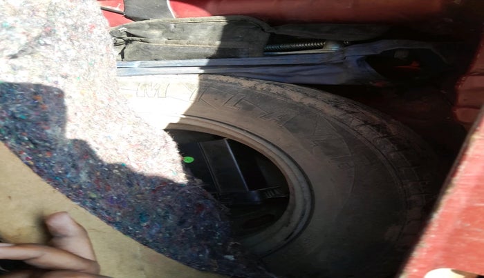 2015 Renault Kwid RXE, Petrol, Manual, 55,955 km, tyre