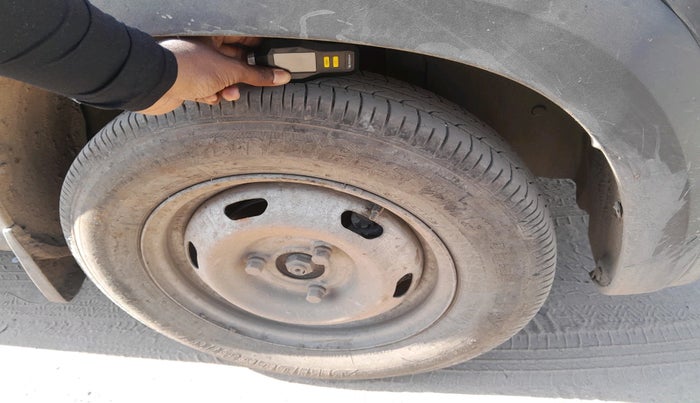 2015 Renault Kwid RXE, Petrol, Manual, 55,955 km, tyre