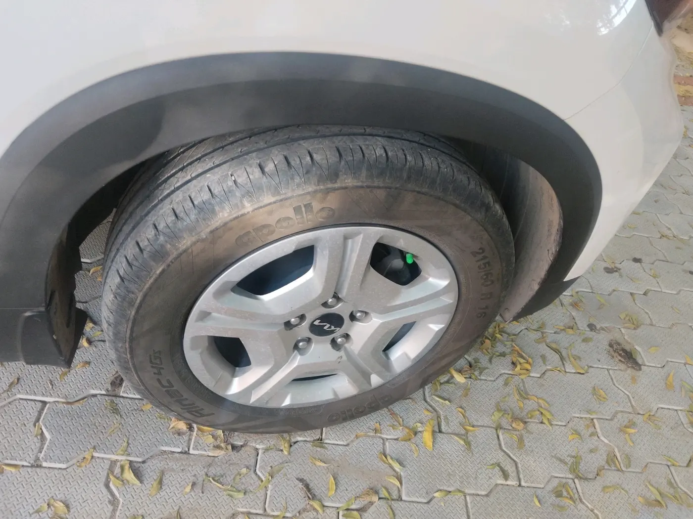 2023 KIA SONET HTK PLUS 1.2, Petrol, Manual, 9,000 km, tyre