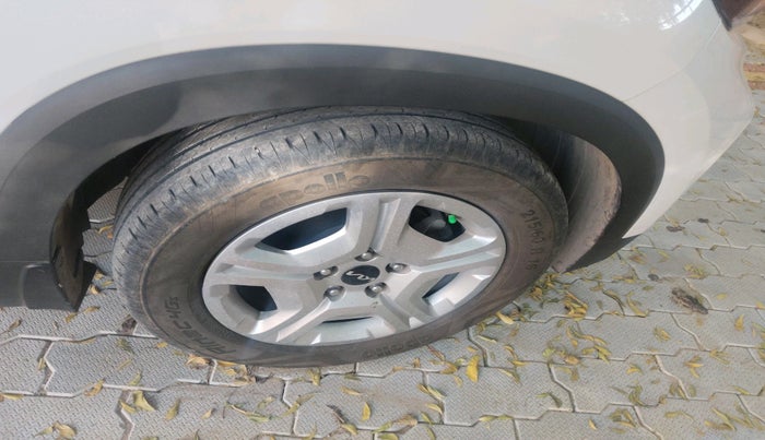 2023 KIA SONET HTK PLUS 1.2, Petrol, Manual, 9,000 km, tyre