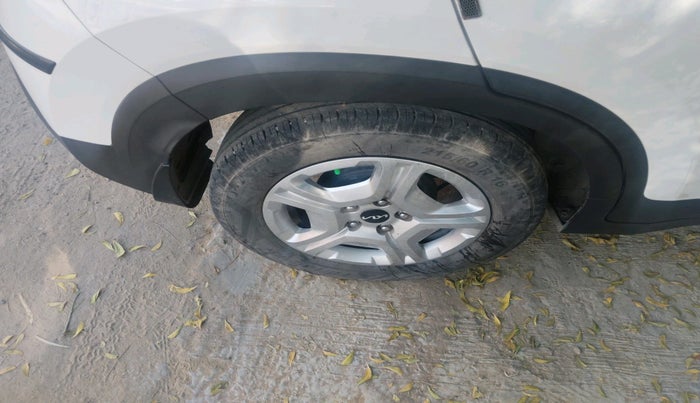 2023 KIA SONET HTK PLUS 1.2, Petrol, Manual, 9,000 km, tyre