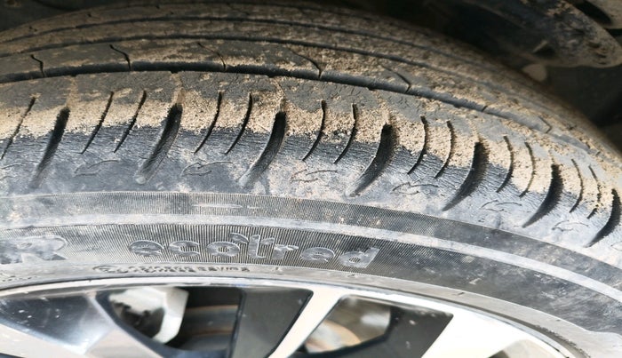 2021 Mahindra XUV300 W8 (O) 1.2 PETROL, Petrol, Manual, 41,711 km, tyre