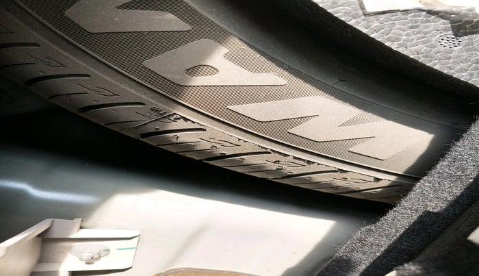 2021 Mahindra XUV300 W8 (O) 1.2 PETROL, Petrol, Manual, 41,711 km, tyre