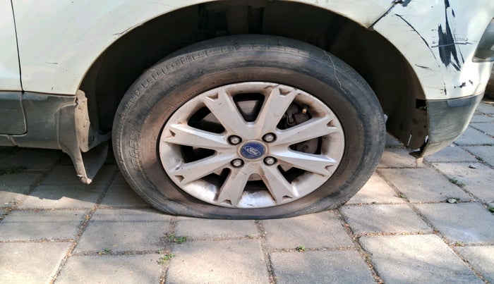 2013 Ford Ecosport TREND 1.5L DIESEL, Diesel, Manual, 1,29,389 km, tyre