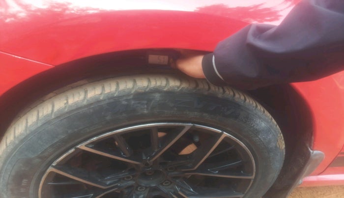 2018 Volkswagen Polo HIGHLINE1.5L, Diesel, Manual, 1,00,119 km, tyre