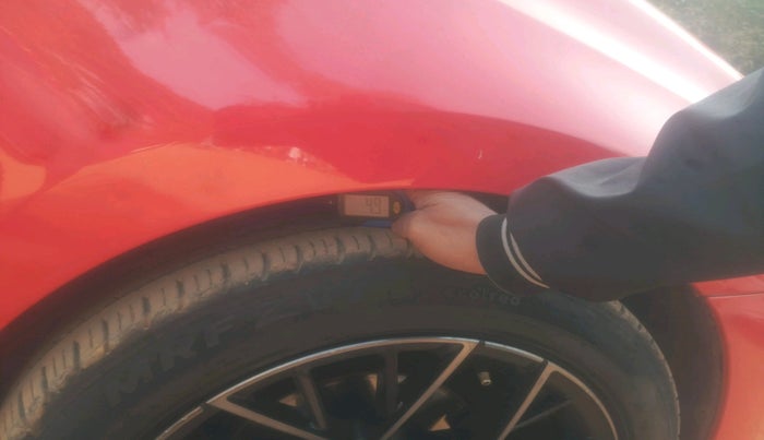 2018 Volkswagen Polo HIGHLINE1.5L, Diesel, Manual, 1,00,119 km, tyre