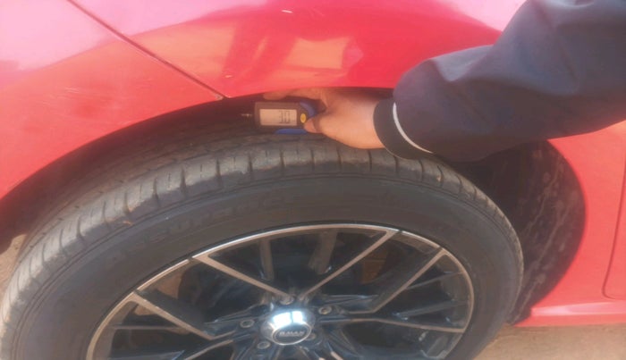 2018 Volkswagen Polo HIGHLINE1.5L, Diesel, Manual, 1,00,119 km, tyre