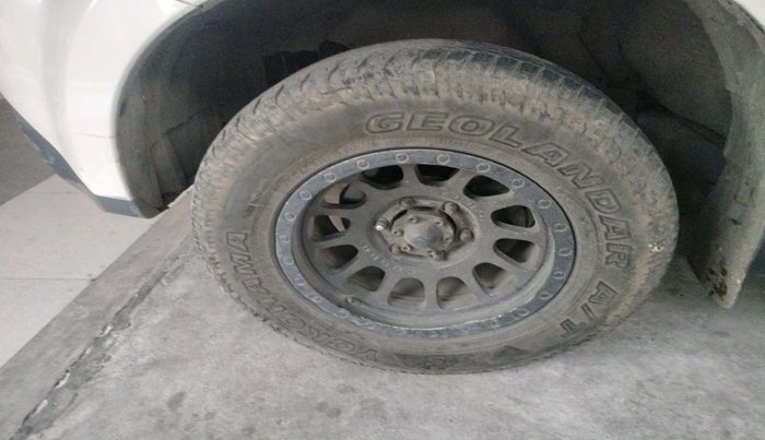 2018 ISUZU MU-X 4x4 A/T, Diesel, Automatic, 1,84,073 km, tyre