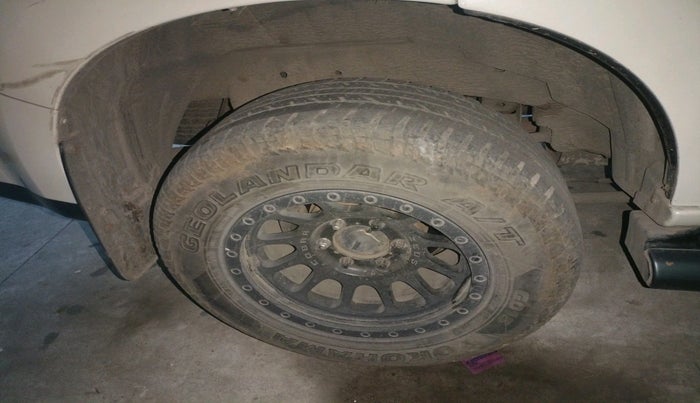 2018 ISUZU MU-X 4x4 A/T, Diesel, Automatic, 1,84,073 km, tyre