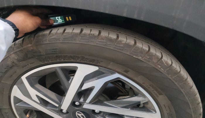 2025 Hyundai Creta SX Premium 1.5 iVT, Petrol, Automatic, 2,298 km, tyre