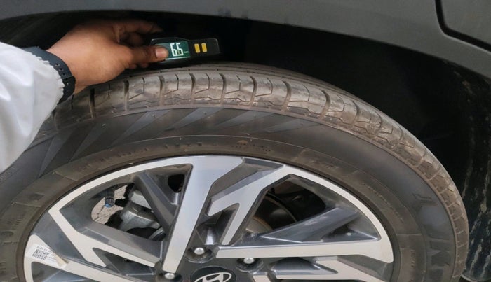 2025 Hyundai Creta SX Premium 1.5 iVT, Petrol, Automatic, 2,298 km, tyre