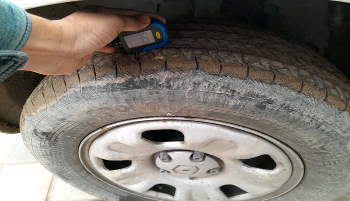 2014 Renault Duster RXE PETROL, Petrol, Manual, 72,199 km, tyre