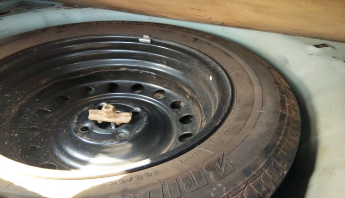 2017 Hyundai Elite i20 ASTA 1.2 DUAL TONE, Petrol, Manual, 1,80,952 km, tyre