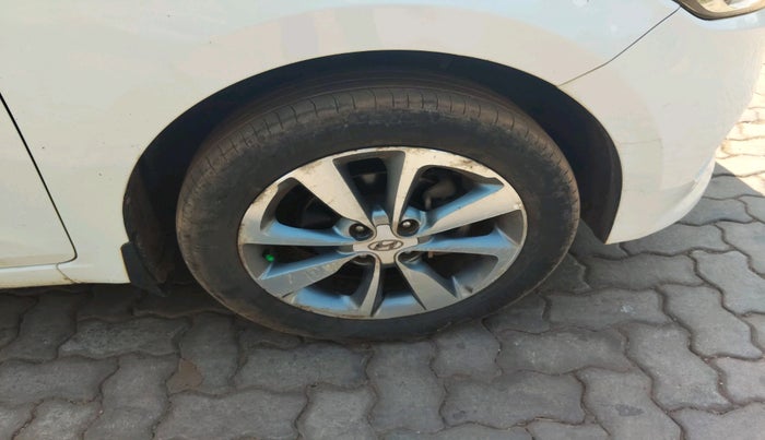 2017 Hyundai Elite i20 ASTA 1.2 DUAL TONE, Petrol, Manual, 1,80,952 km, tyre