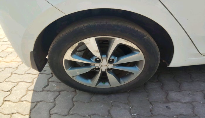 2017 Hyundai Elite i20 ASTA 1.2 DUAL TONE, Petrol, Manual, 1,80,952 km, tyre