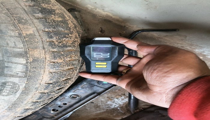 2011 Ford Fiesta Classic CLXI 1.4 DIESEL, Diesel, Manual, 2,17,208 km, tyre