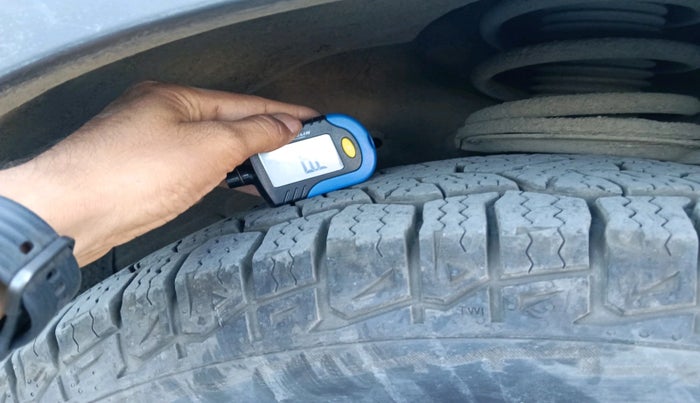 2010 Chevrolet Captiva LTZ AWD AT, Diesel, Automatic, 1,01,476 km, tyre