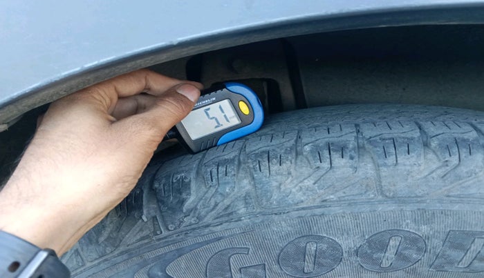 2010 Chevrolet Captiva LTZ AWD AT, Diesel, Automatic, 1,01,476 km, tyre