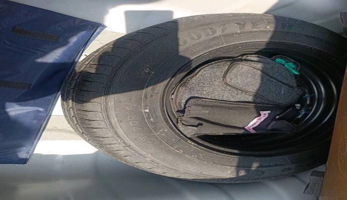 2023 Hyundai AURA SX 1.2, Petrol, Manual, 27,438 km, tyre