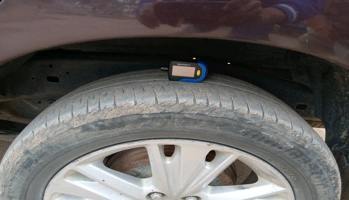 2016 Toyota Innova Crysta 2.4 ZX 7 STR, Diesel, Manual, 2,65,075 km, tyre