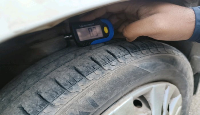 2010 Maruti Alto LXI, Petrol, Manual, 1,43,361 km, tyre