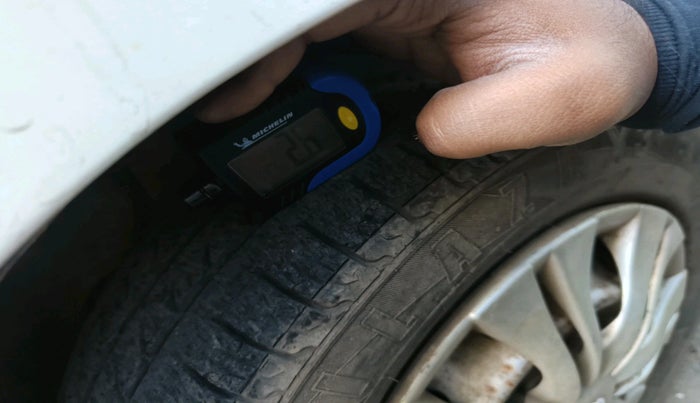 2010 Maruti Alto LXI, Petrol, Manual, 1,43,361 km, tyre