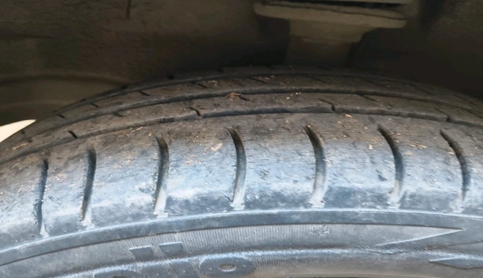 2011 Maruti Wagon R 1.0 VXI, Petrol, Manual, 1,14,421 km, tyre