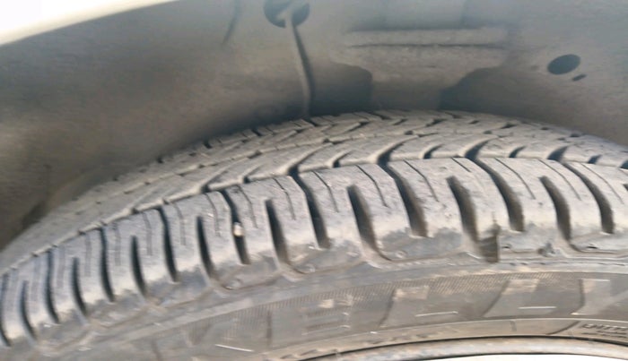 2011 Maruti Wagon R 1.0 VXI, Petrol, Manual, 1,14,421 km, tyre