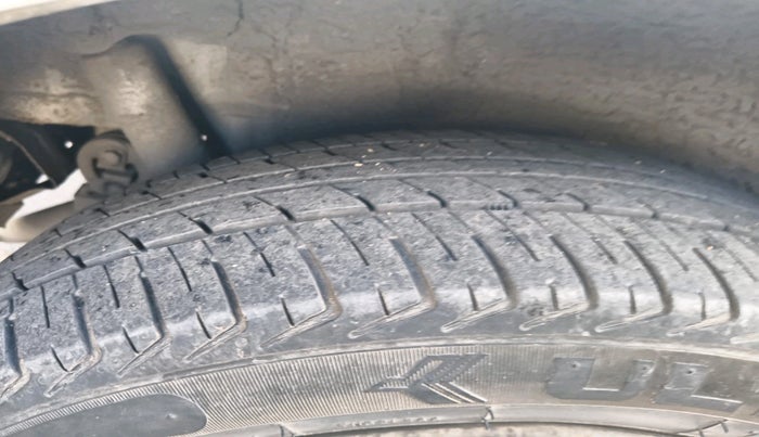 2011 Maruti Wagon R 1.0 VXI, Petrol, Manual, 1,14,421 km, tyre