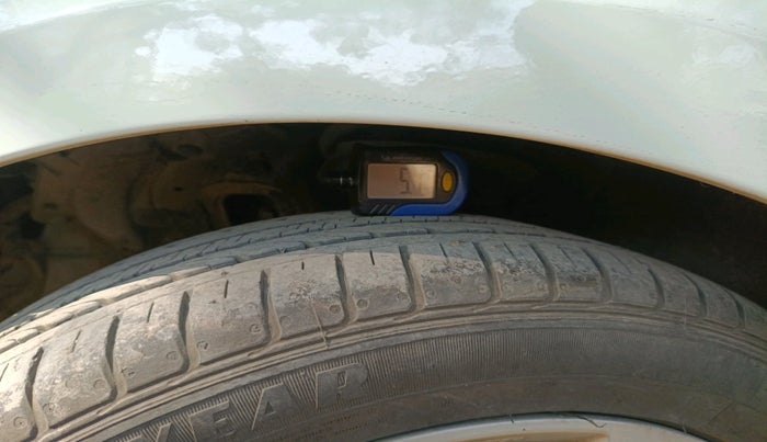 2011 Hyundai Verna FLUIDIC 1.6 CRDI SX, Diesel, Manual, 1,33,064 km, tyre